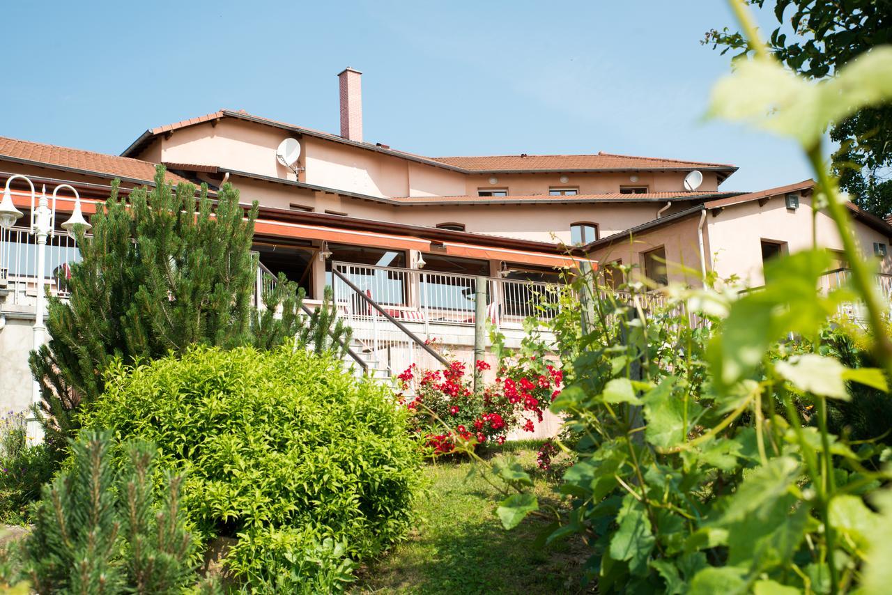 Le Bel Vue Hotell Le Cergne Exteriör bild